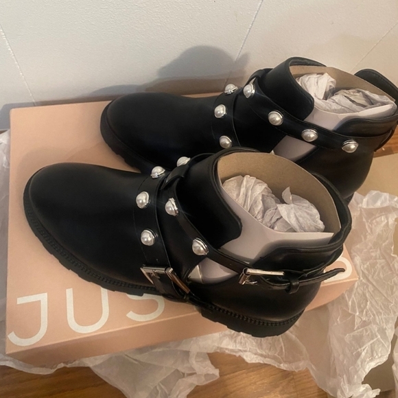 NWT JustFab Clarice Cut-Out Lug Sole Boots size 7.5 - Picture 5 of 10